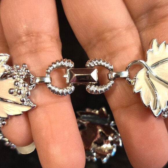 VTG SARAH COV WHISPERING LEAVES BRACELET - Picture 3 of 8